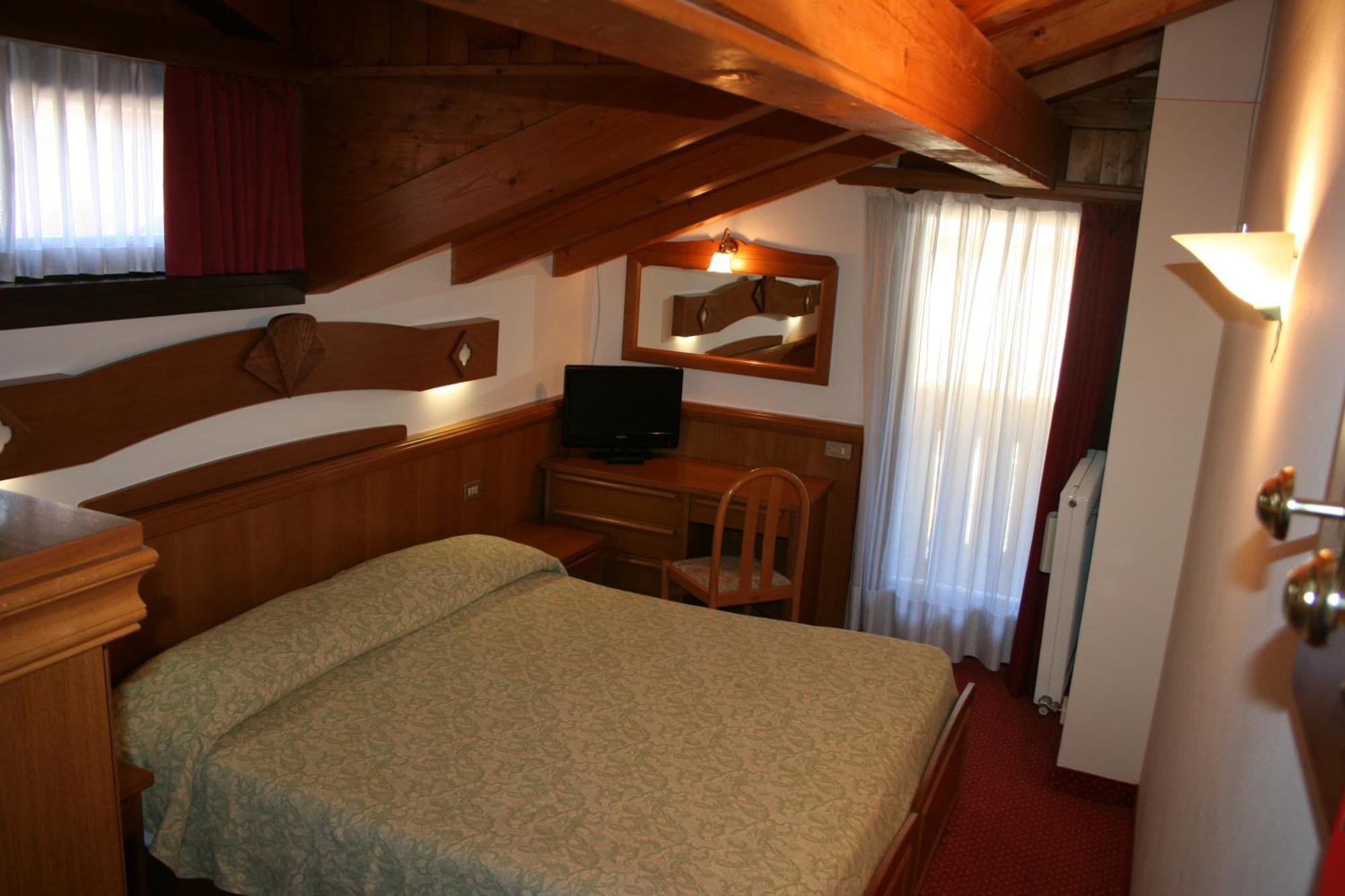 Hotel Collini بينْسولُ المظهر الخارجي الصورة