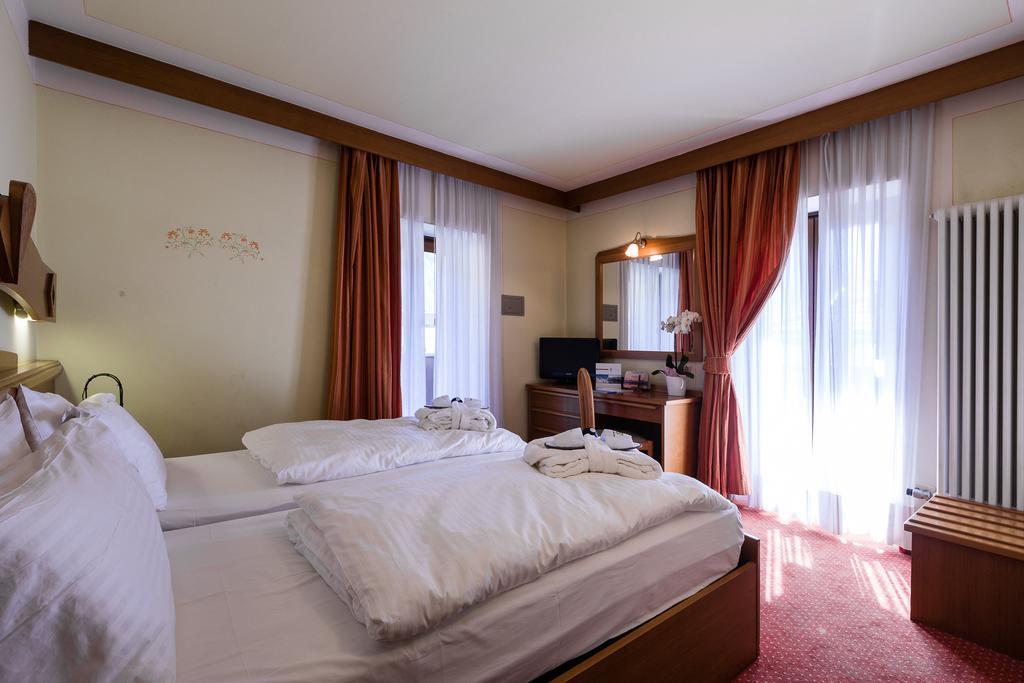 Hotel Collini بينْسولُ المظهر الخارجي الصورة