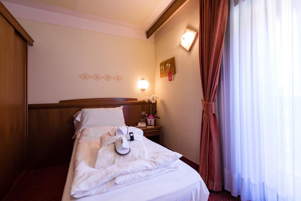 Hotel Collini بينْسولُ المظهر الخارجي الصورة