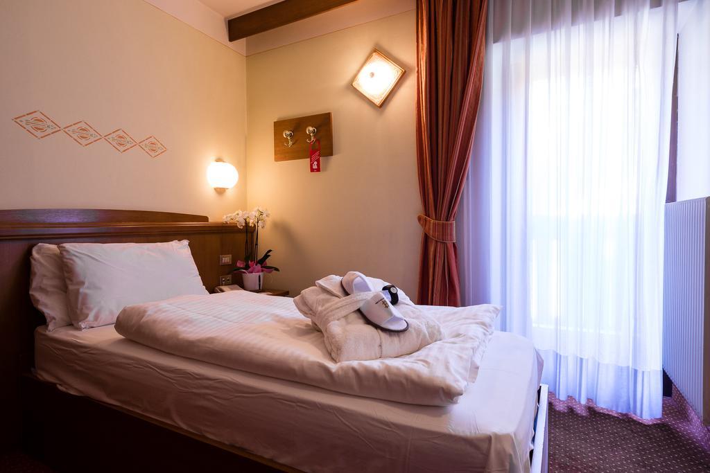Hotel Collini بينْسولُ المظهر الخارجي الصورة