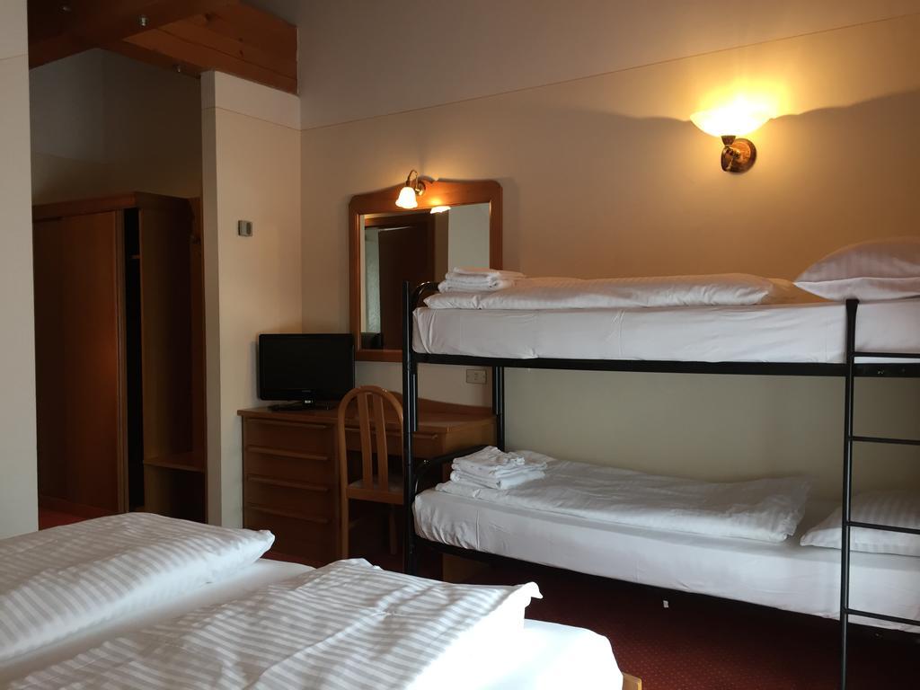 Hotel Collini بينْسولُ الغرفة الصورة