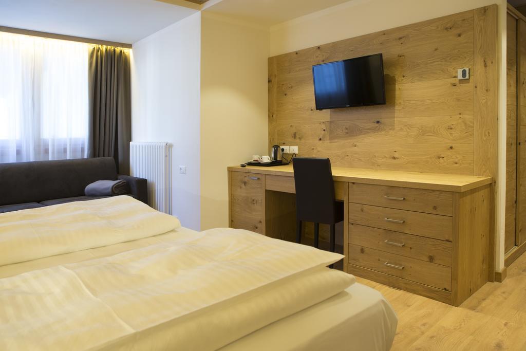 Hotel Collini بينْسولُ المظهر الخارجي الصورة